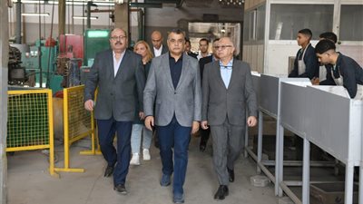 وزير الإنتاج الحربي يتفقد شركتي 