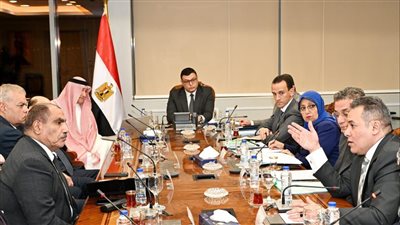 وزير الإسكان يلتقي المستثمر السعودي الشيخ حسن الشربتلي لمتابعة موقف تنفيذ عدد من المشروعات العقارية 