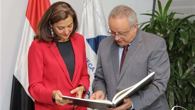 القنصل العام للبنان تبحث تعزيز التعاون الثقافي مع مكتبة الإسكندرية