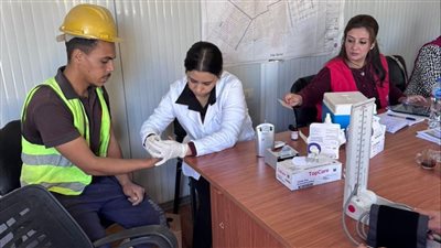 صحة أسيوط تنظم قافلة طبية للكشف على العمالة غير المنتظمة ضمن مبادرة بداية 