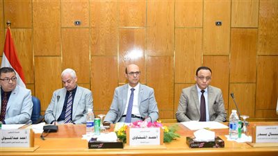 رئيس جامعة أسيوط يترأس اجتماع صندوق التأمين الخاص بأعضاء هيئة التدريس والعاملين بجامعات الوجه القبلي