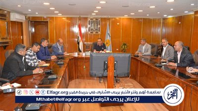 محافظ أسيوط يوجه بتسويق منتجات مشاغل الخياطة بالمراكز وتنفيذ مبادرة القرى المنتجة