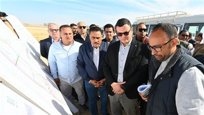 وزير الإسكان: يتفق تنفيذ أعمال الطرق والمرافق بمنطقة 