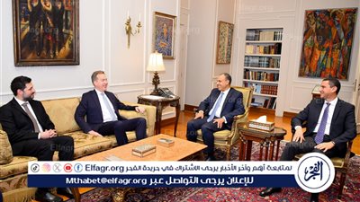 وزير الخارجية والهجرة يستقبل رئيس المُنتدى الاقتصادي العالمي