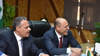 يعمل فيهما 4000 عامل.. وزير العمل يزور مصنعي الأمل الشريف وحكيم مصر باكو للبلاستيك