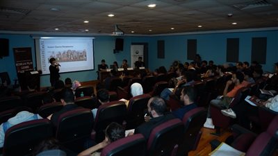 صناع السينما الكورية يقدمون وصفة الصعود للعالمية في محاضرة بأكاديمية الفنون