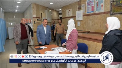 محافظ أسيوط يقرر إحالة المدير المناوب لمستشفى الشاملة و7 أطباء للتحقيق وإثابة 8 ممرضات لتميزهم 