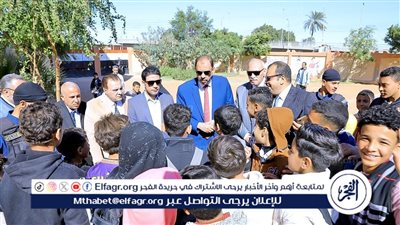 محافظ سوهاج يوجه برفع كفاءة الخدمات لقريتى أولاد عزاز وروافع القصير