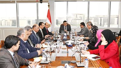 وزير الإسكان يتابع موقف مشروعات تطوير أرض مطار إمبابة.. ويوجه بتعظيم الاستفادة من الأراضى الاستثمارية