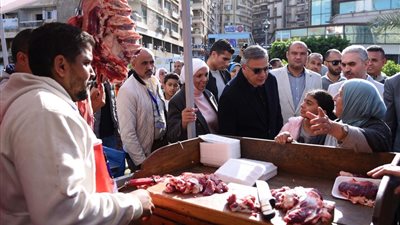 محافظ الإسكندرية يفتتح سوقا جديدة للمزارعين بنطاق حي شرق