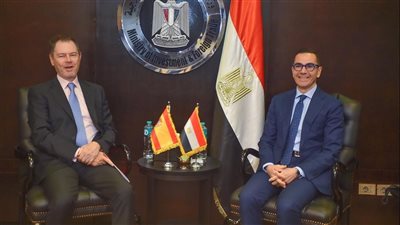 وزير الاستثمار يبحث مع السفير الإسباني بالقاهرة سبل تعزيز العلاقات الاقتصادية بين البلدين