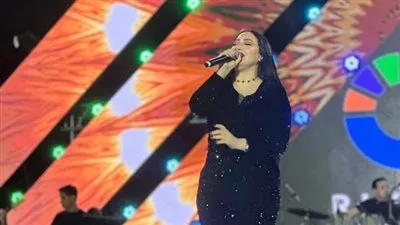 هبه يوسف تبدع بأجمل أغانيها في أولى حفلاتها بموسم الرياض