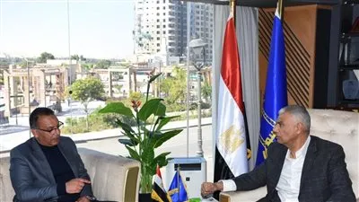  تفاصيل لقاء محافظ أسوان مع نائب وزير النقل 