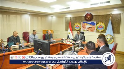 محافظ مطروح يبحث المشروعات المقترحة لتقديم الخدمات لأهالي التجمعات الصحراوية 