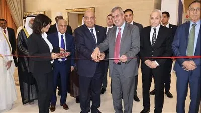 وزراء الكهرباء والوفود المشاركة فى المؤتمر الوزاري العربي يفتتحون معرض الصناعة المصرية للمهمات الكهربائية