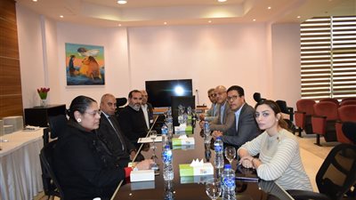 محافظ القليوبية يناقش إنشاء مبنى أكاديمي لتقديم برامج دراسية فى العلوم الطبية بالتعاون مع مستشفى الناس