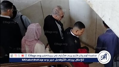 المخرج عصام أبو غريب يؤازر عمر زهران لحضور جلسة محاكمته 