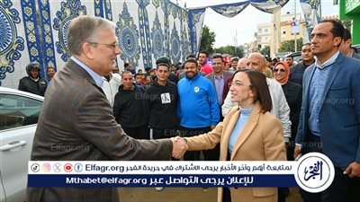 محافظ البحيرة والسفير الهولندي يفتتحان ملعب بمركز شباب ويشهدان مباراة كرة قدم نسائية (فيديو وصور)