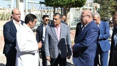 وزير الدولة للإنتاج الحربي يتفقد المركز الطبي التخصصي