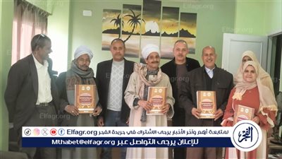 محافظ أسيوط يسلم عقود تقنين وضع يد على أراضي أملاك الدولة بمركز الغنايم 