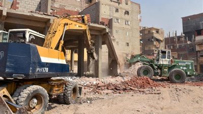 حملات مكثفة لإزالة الإشغالات والأنشطة المخالفة في مدن 6 أكتوبر والسادات و15 مايو