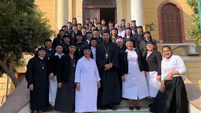 الأنبا باخوم يحتفل بعيد الحبل بلا دنس بدير الراهبات القبطيات بمصر الجديدة