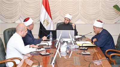 وزير الأوقاف يلتقي مدير مديرية أوقاف قنا لمتابعة الانضباط الإداري والدعوي