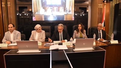 وزيرة البيئة تستعرض التقدم المحقق في تنفيذ منظومة ادارة المخلفات الصلبة 