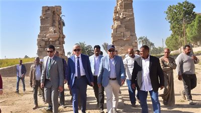 بالصور.. محافظ الأقصر يبحث خطط تطوير معبدى الطود والمدامود