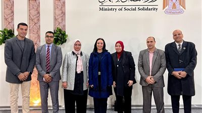 وزيرة التضامن تتفقد جناح 