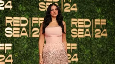 بلمسة من الرقي.. درة تتألق في أحدث إطلالالتها (صور)