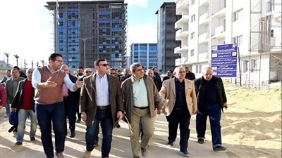 وزير الإسكان يتفقد أبراج المنطقة الشاطئية و