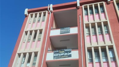 عبداللطيف يتوجه إلى مدرسة فصول سجين التجارية اثناء جولتة التفقدية بمحافظة الغربية