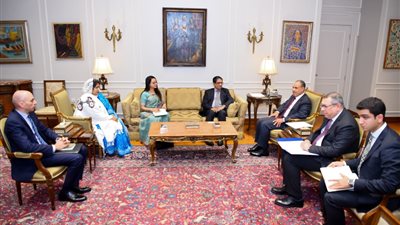 وزير الخارجية والهجرة يلتقي وكيل وزارة خارجية بنجلاديش