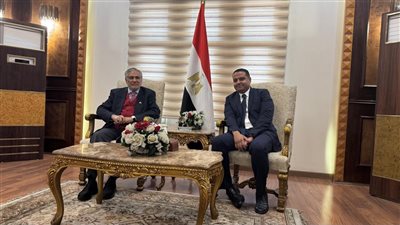 وزير الخارجية الباكستاني يصل إلى القاهرة للمشاركة في قمة مجموعة الثماني