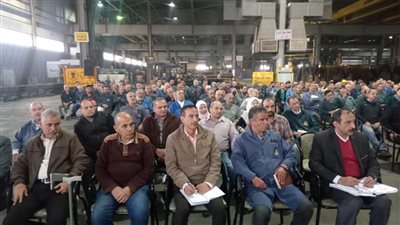 لاستعراض الموقف التنفيذي للمشروعات الجارية.. رئيس مجلس إدارة مصنع إنتاج وإصلاح المدرعات (200 الحربي) يجتمع مع العاملين