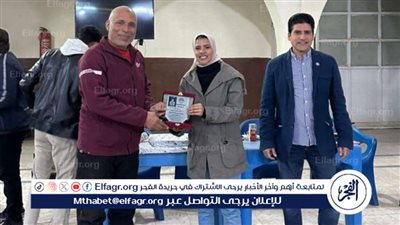 بعد تقلدها الشارة الدولية.. منطقة أسيوط تحتفل بالمساعدة آمال حسين