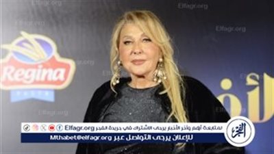 نادية الجندي تنعى سيدة المسرح العربي باكية: 'مثال للفنان الملتزم'