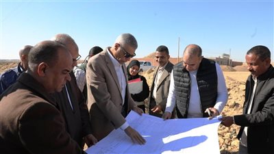 محافظ أسوان يتفقد المنطقة الحرفية بإدفو