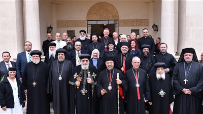 البابا تواضروس يهنئ بطريك الأقباط الكاثوليك بعيد الميلاد