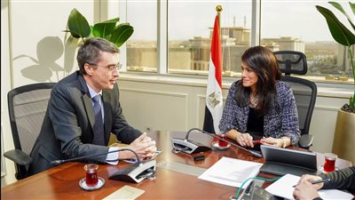 وزيرة التخطيط والتنمية الاقتصادية والتعاون الدولي تُتابع مع المدير الإقليمي للبنك الدولي ملفات الشراكة الجارية وجهود دفع معدلات النمو والتشغيل