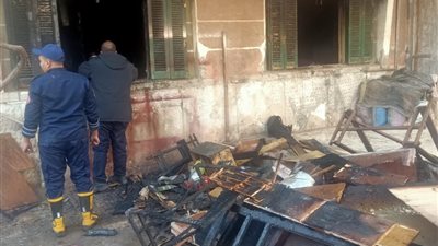 السيطرة على حريق بشقة سكنية في طوخ (صور)