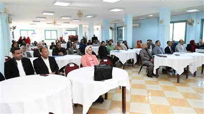 محافظ قنا يشهد تسليم اتفاقيات مشروع ريادة الأعمال الاجتماعية للتمكين الاقتصادي بصعيد مصر