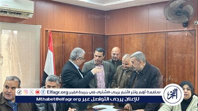 وكيل تعليم الدقهلية يتفقد لجنة وضع المواصفات الفنية لمناقصة توريد تجهيزات التعليم العام والفني