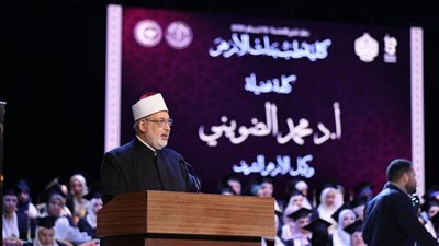 وكيل الأزهر يشارك في حفل تخريج الدفعة الـ52 لكلية طب البنات بالقاهرة