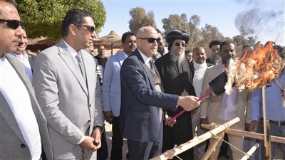 بالصور.. محافظ الأقصر يزور دير الأنبا متأؤوس الفاخوري بإسنا ويبحث مطالب الأهالي..تلبية لدعوتهم