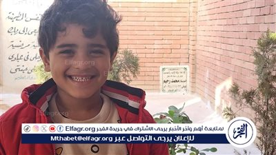 أنوسة كوتة تنشر صورة لنجلها بجانب قبر الراحل محمد رحيم