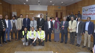 نائب محافظ الأقصر يشارك في الاحتفال باليوم العالمي لذوى الإعاقة.. وتوزيع نحو ٧ كراسي كهربائية و١٤ كرسي متحرك