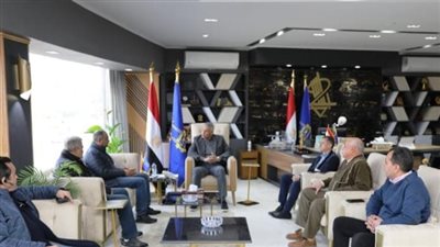 لبحث انقطاع المياه بأسوان.. المحافظ يلتقى بنائب وزير الإسكان بمكتبه 