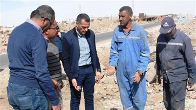 زيارة لنائبي وزير الإسكان ومحافظ أسوان بمنطقة المحمودية بعد انتهاء أزمة المياه